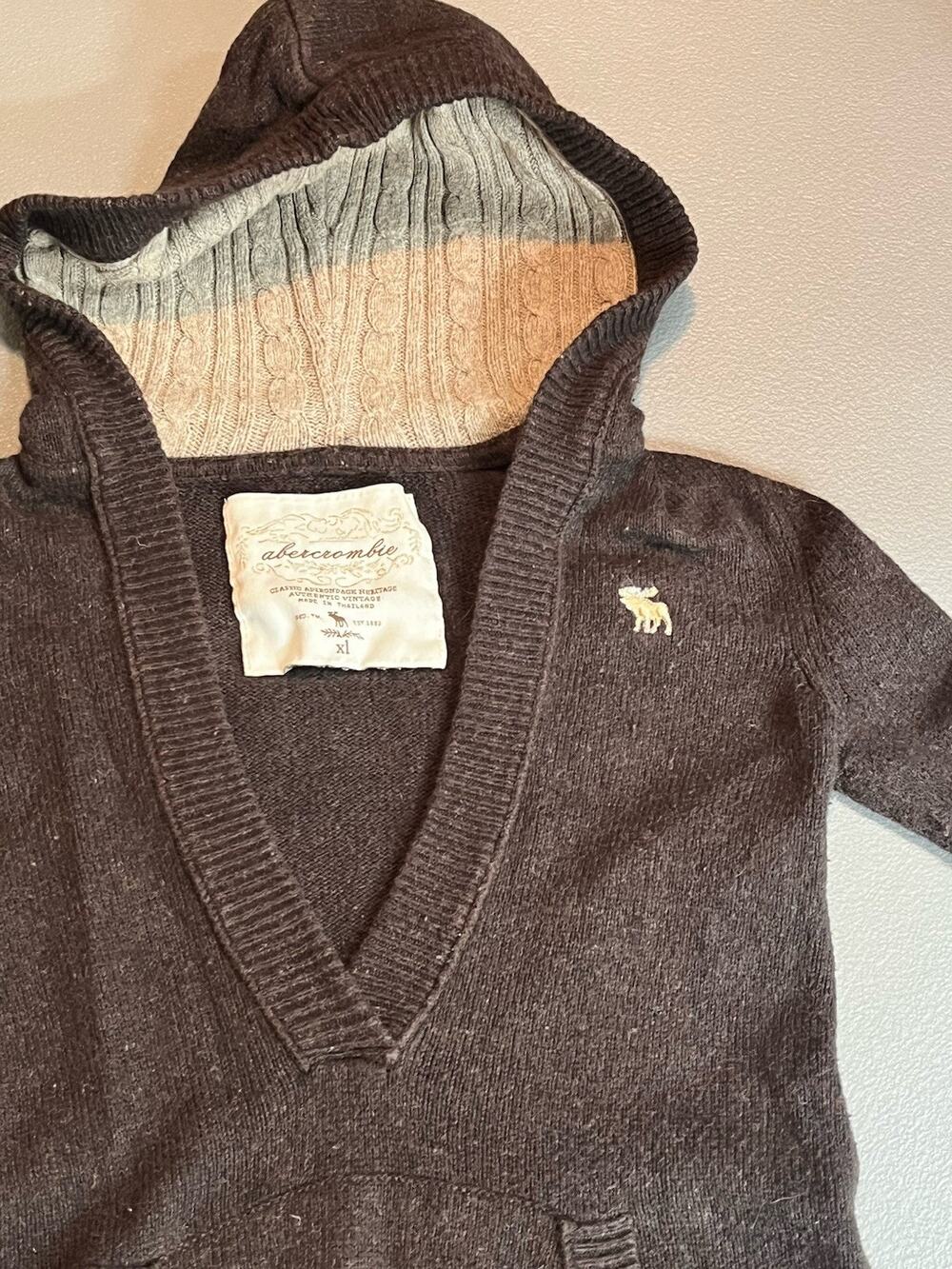 Abercrombie & Fitch Y2K Vintage V-neck Hoodie Sweater Fitted Size XL Bella Swan